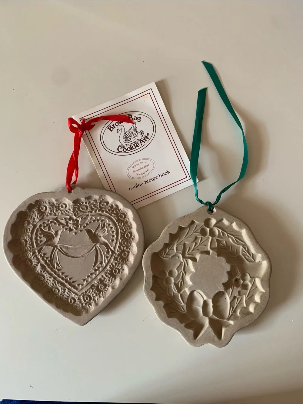 Vtg Brown Bag Cookie Art Molds Lot 1984 Heart 1988 Christmas Wreath & Booklet